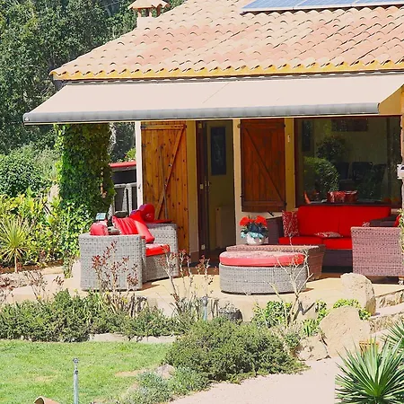 Villa In With Pool Near *