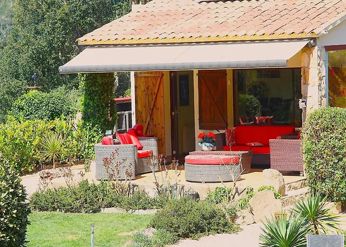 Villa In With Pool Near *