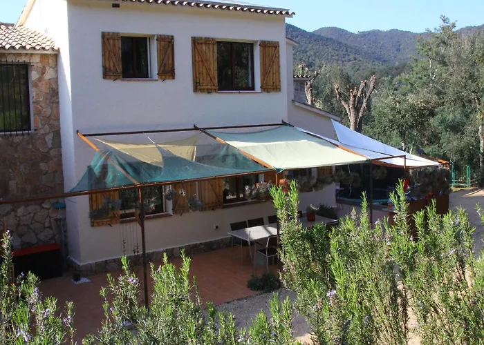 Villa In With Pool Near